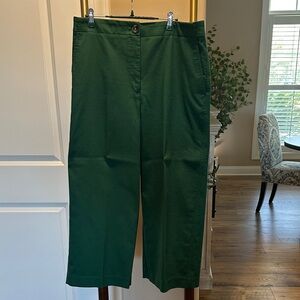 Ann Taylor Kelly Green wide leg cropped pants. NWOT size 12